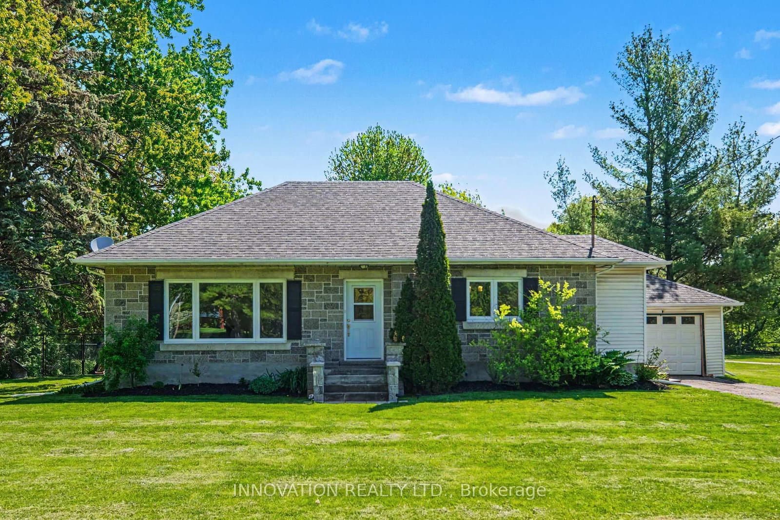 6563 Prince Of Wales Drive, North Gower, ON