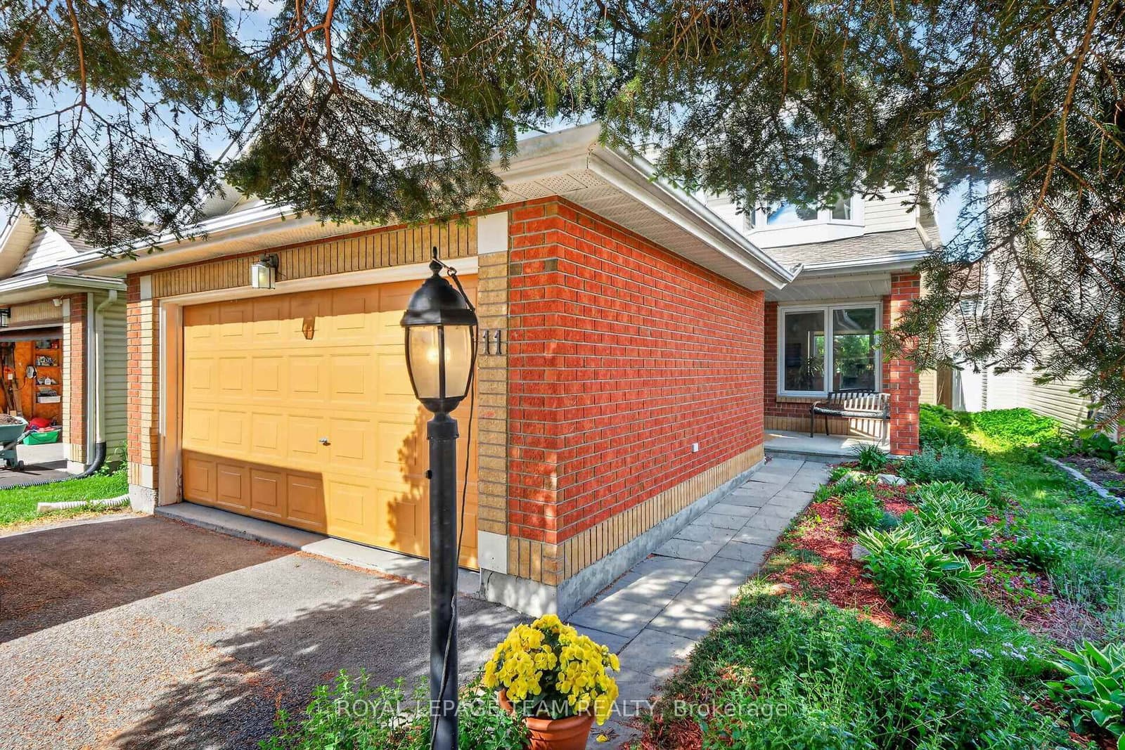 11 Avonhurst Avenue, Ottawa, ON — photo 2