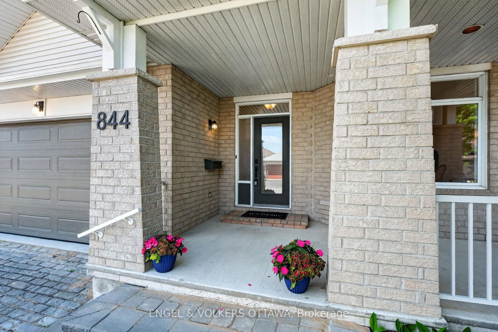 844 Swallowtail Crescent, Ottawa, ON — photo 3