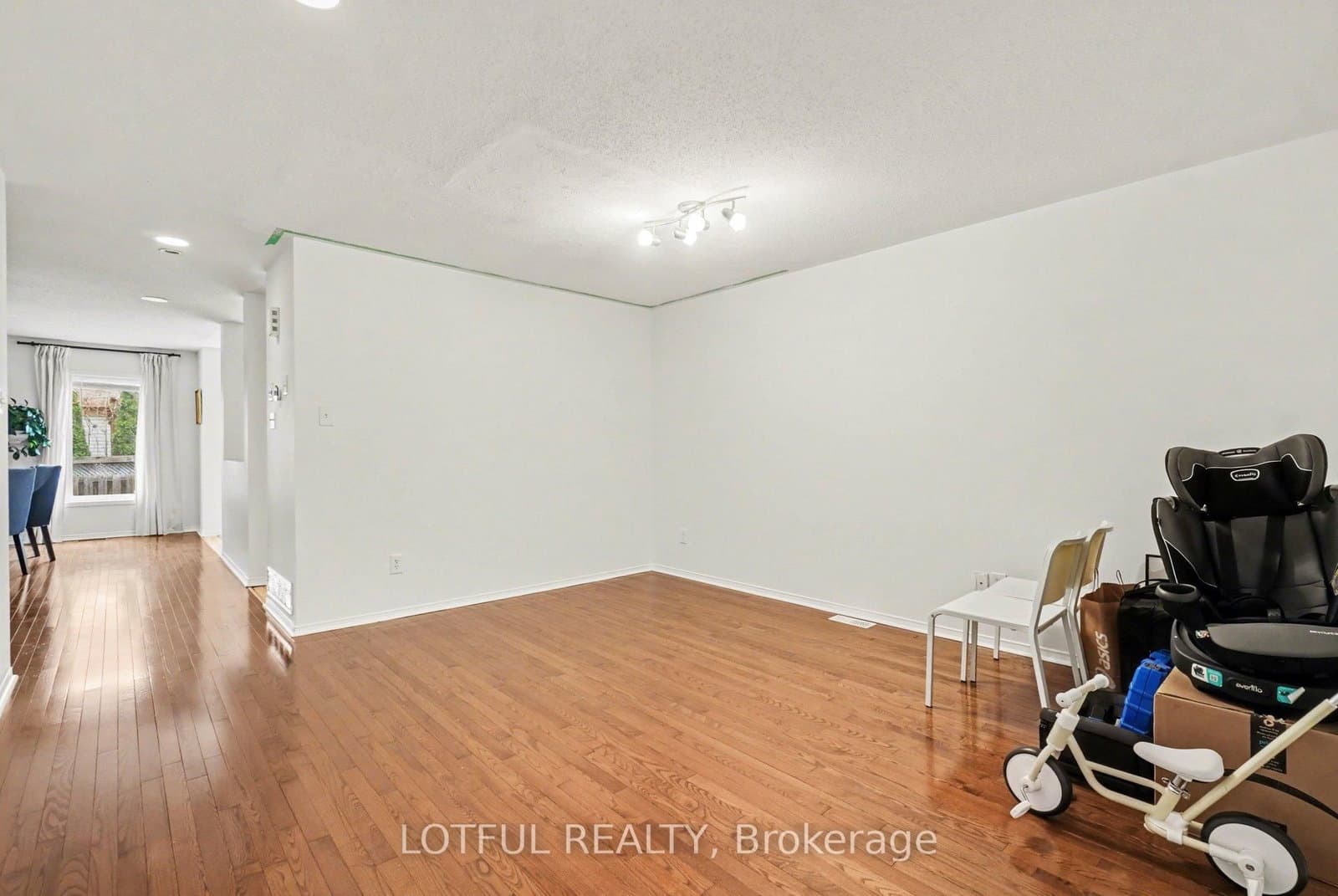3 Collington Street, Ottawa, ON — photo 3