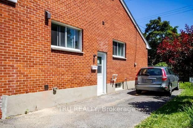 B - 2430 Iris Street, Ottawa, ON — photo 2