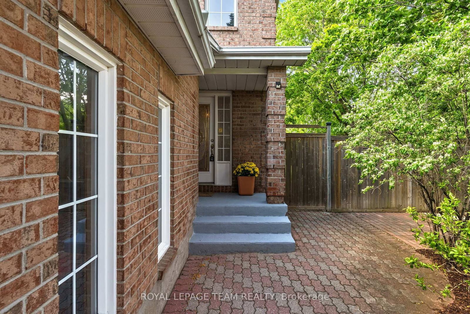 2 Ipswich Terrace, Ottawa, ON — photo 3