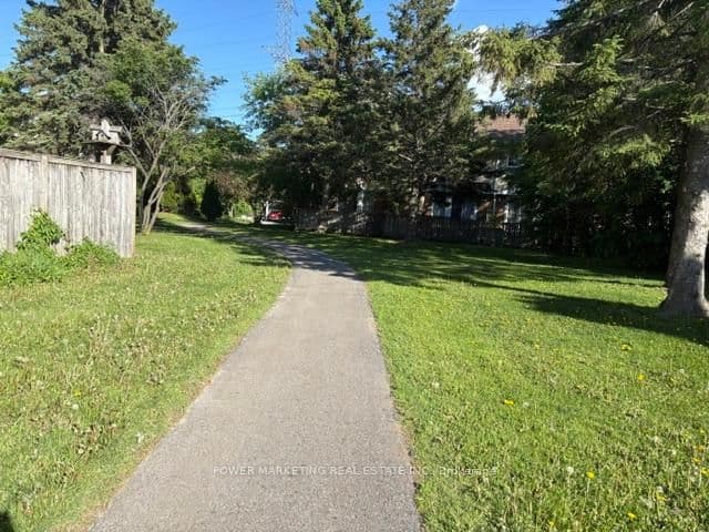 104 BANNERHILL, Ottawa, ON — photo 3