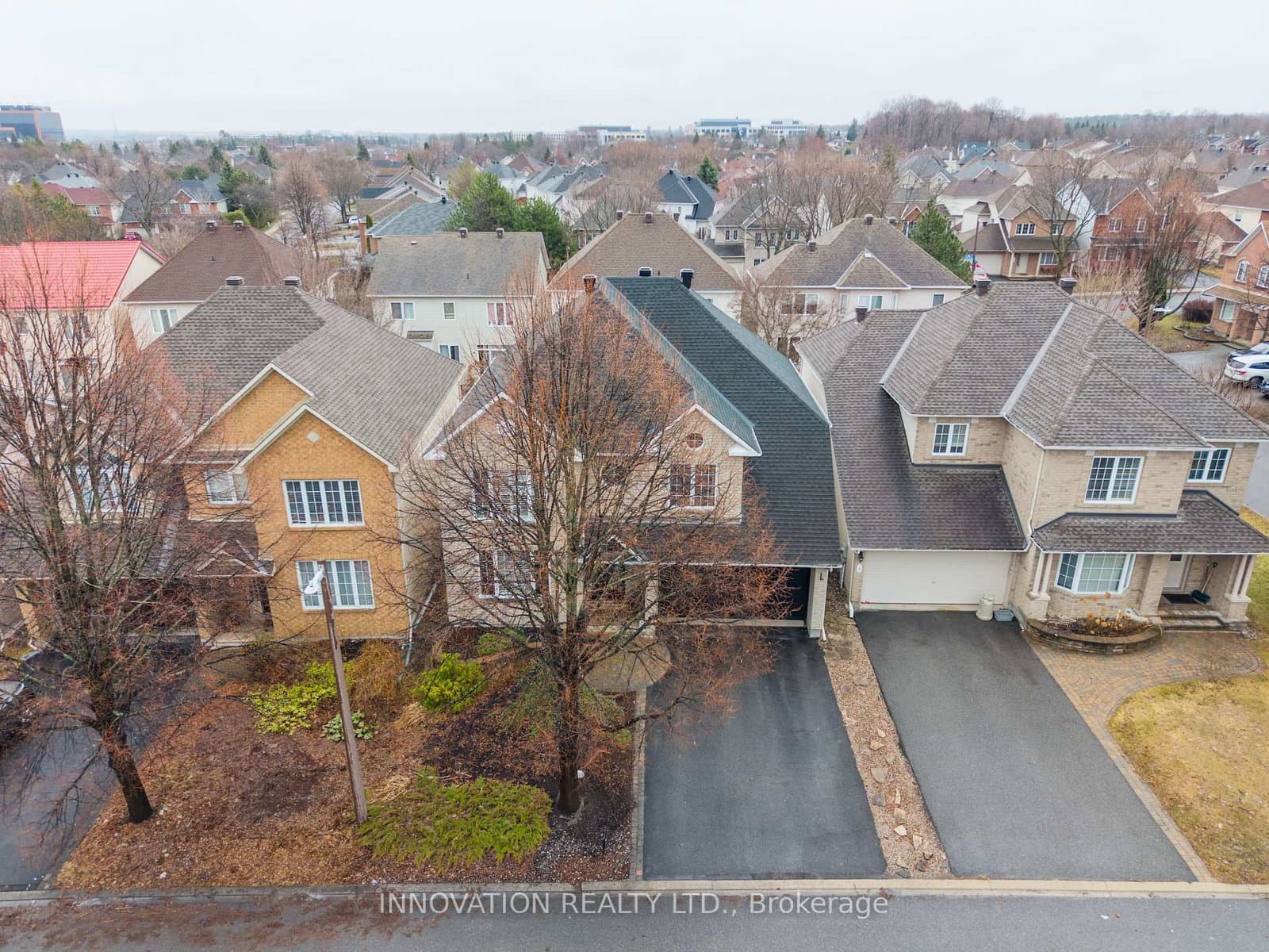 15 Whithorn Avenue, Kanata, ON — photo 2