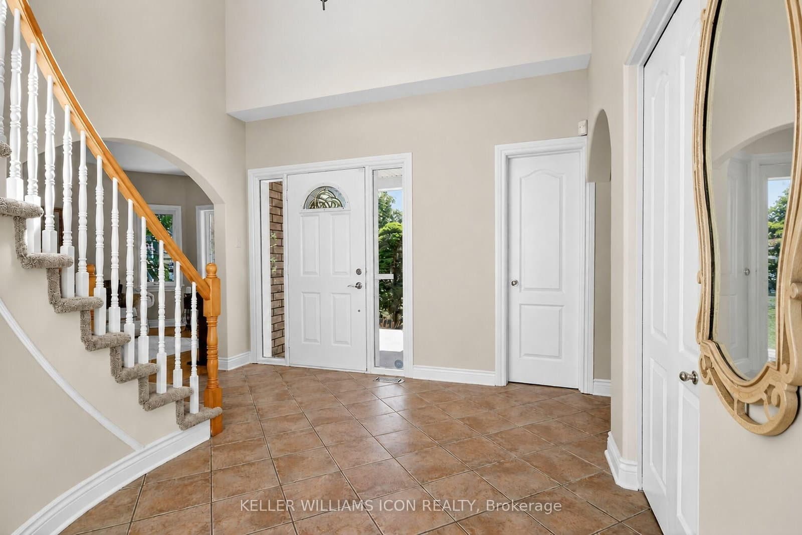 136 Shaughnessy Crescent, Ottawa, ON — photo 3