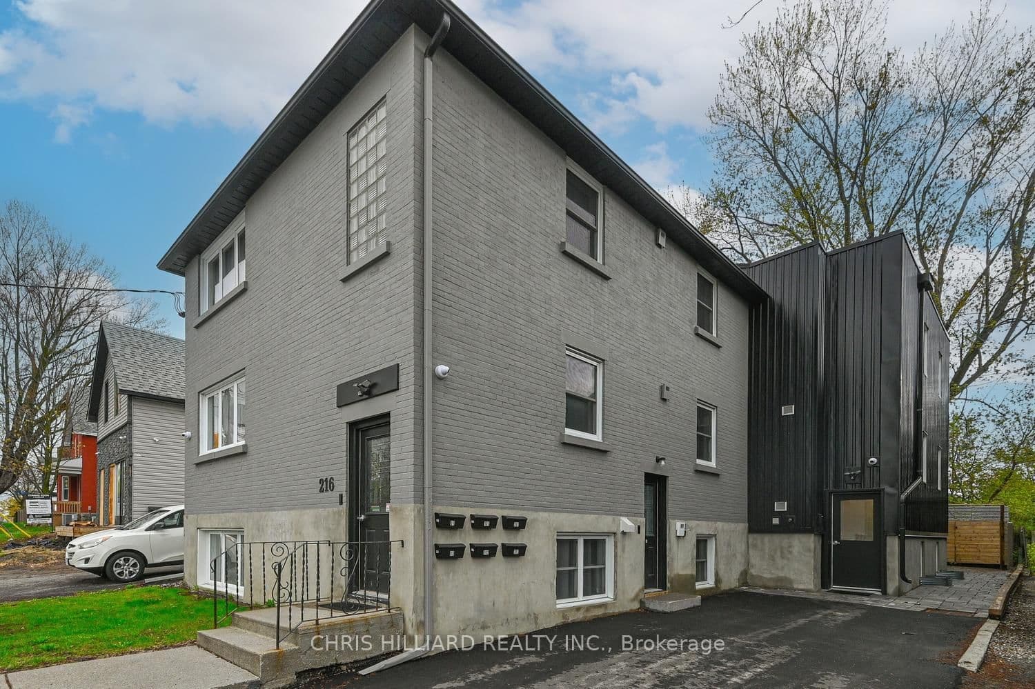 216 Mcarthur Avenue, Ottawa, ON — photo 2