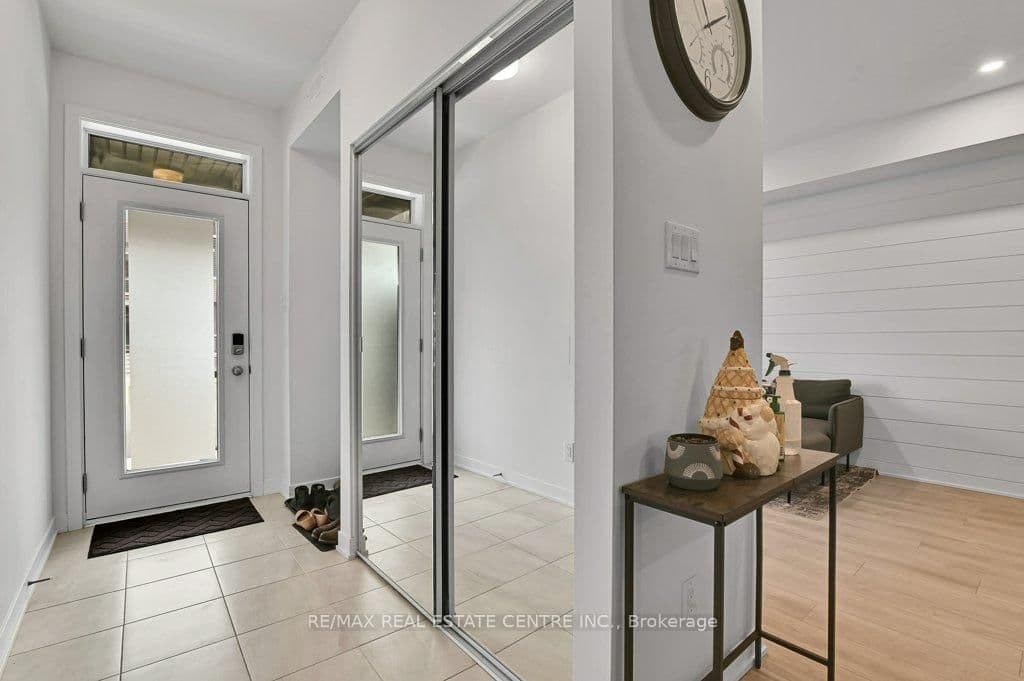 216 Parnian Pvt Private, Ottawa, ON — photo 3