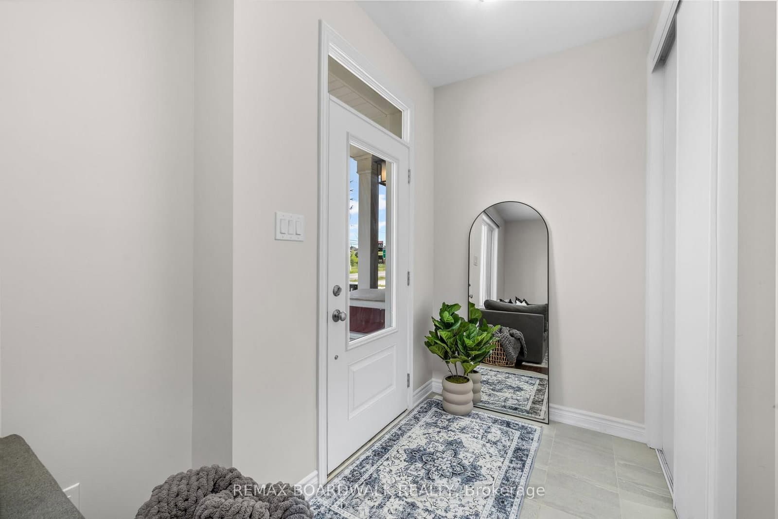 6331 Perth Street, Richmond, ON — photo 2