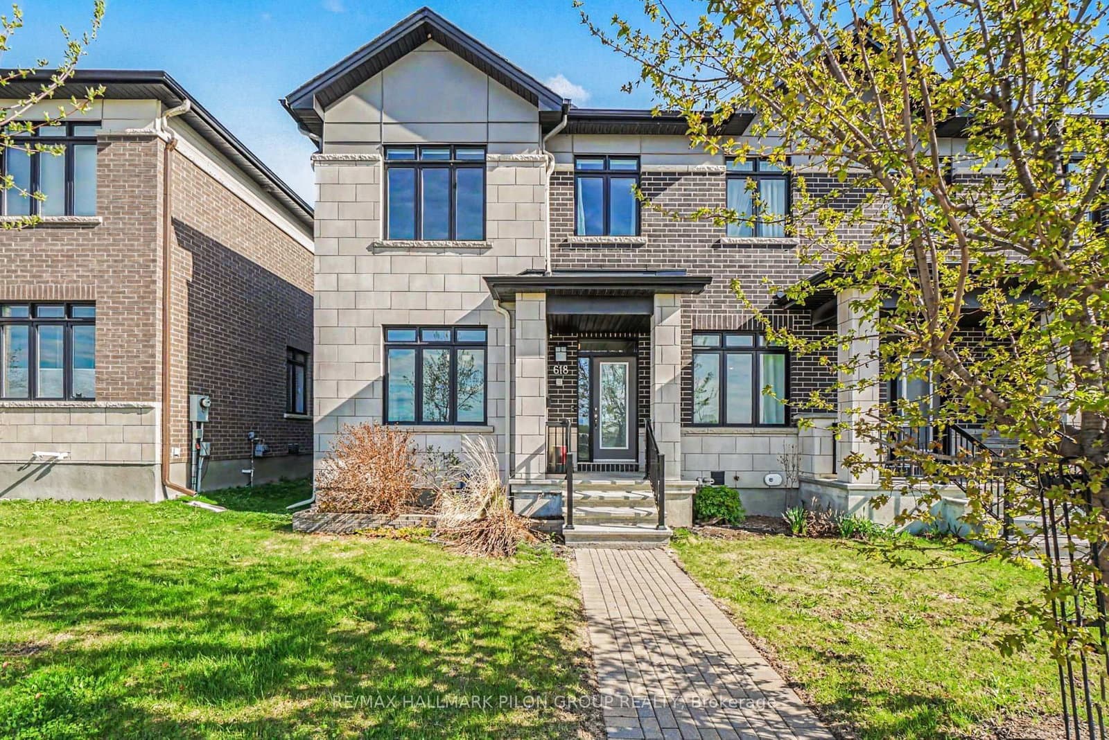 618 Mikinak Road, Ottawa, ON