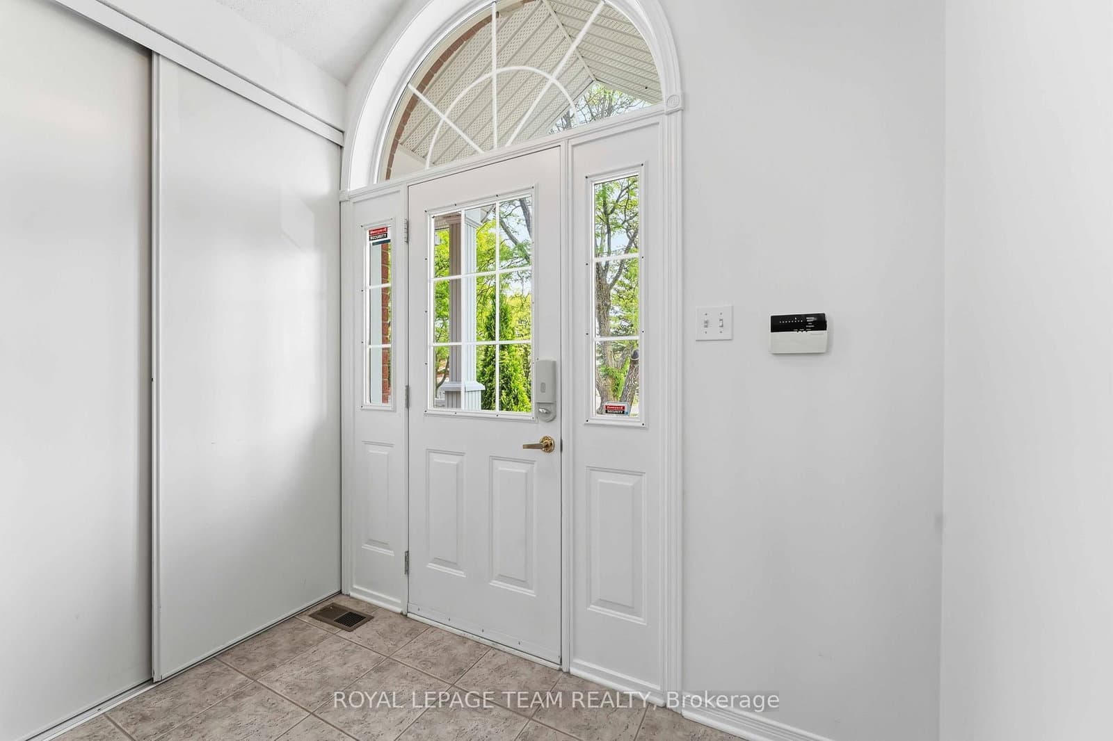 11 Saffron Court, Ottawa, ON — photo 3