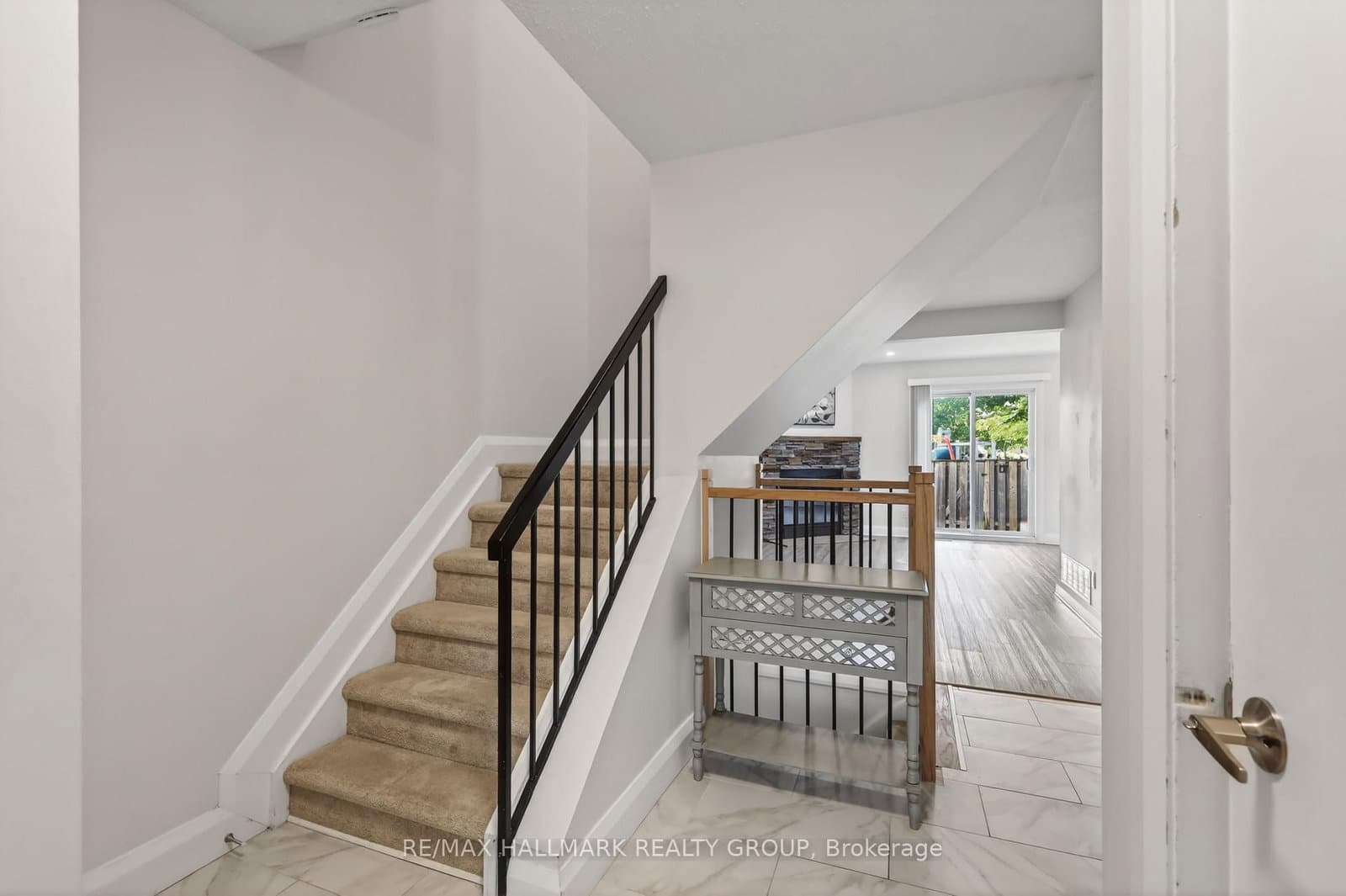 1551 Hoskins Crescent, Ottawa, ON — photo 3