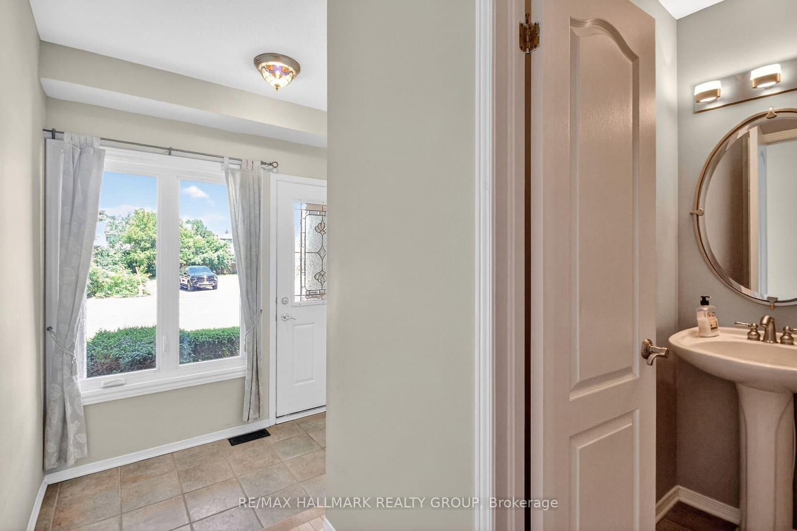 80 Scarlet Court, Ottawa, ON — photo 2