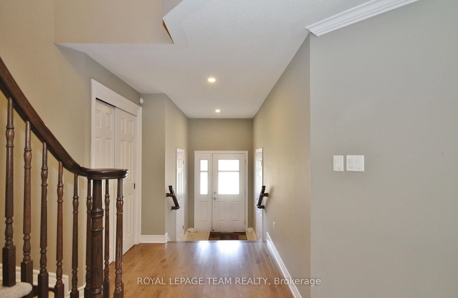 302 TOURMALINE Crescent, Ottawa, ON — photo 2