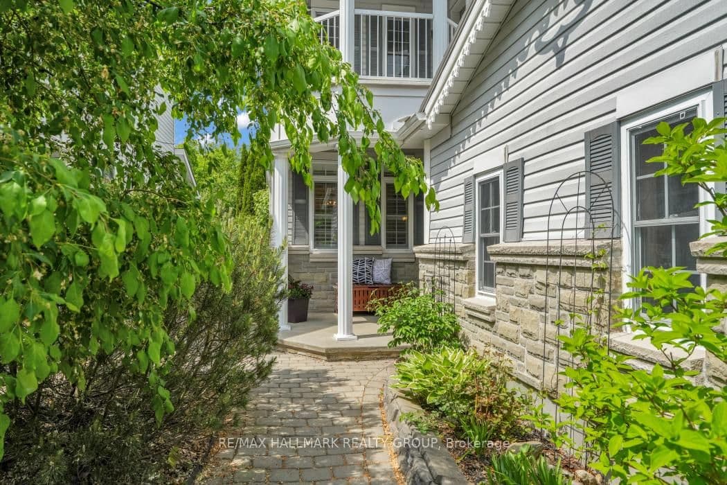 16 Hemlo Crescent, Kanata, ON — photo 2