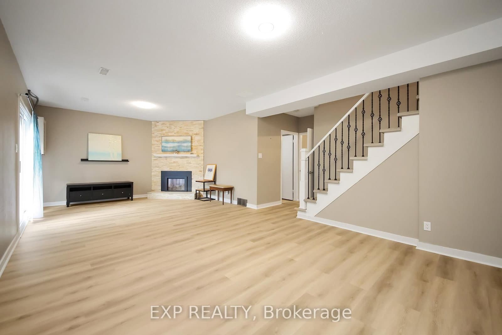 18 Winlock Crescent, Ottawa, ON — photo 3