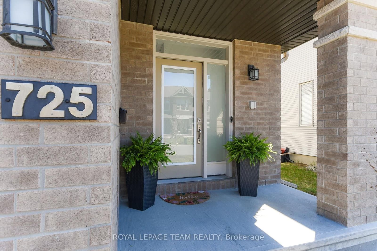 725 Capricorn Circle, Ottawa, ON — photo 2