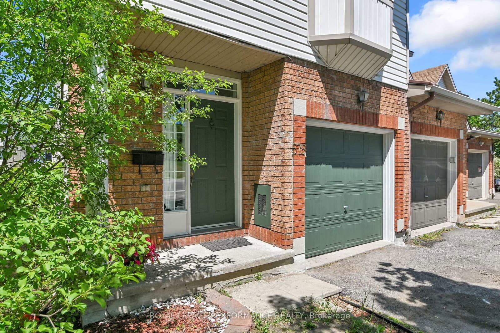 575 Neighbourhood Way, Ottawa, ON — photo 2