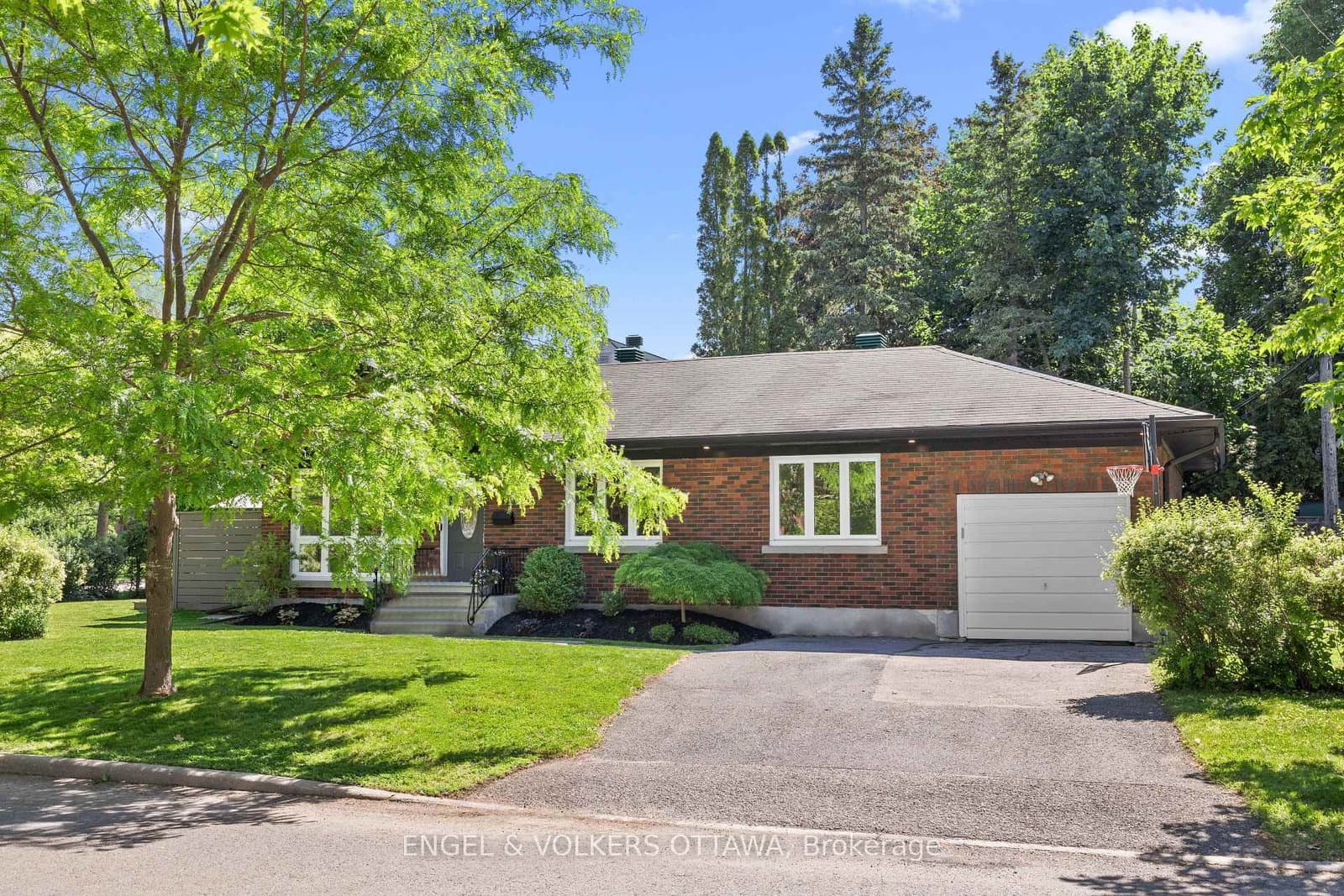 2161 Blossom Drive, Ottawa, ON — photo 2