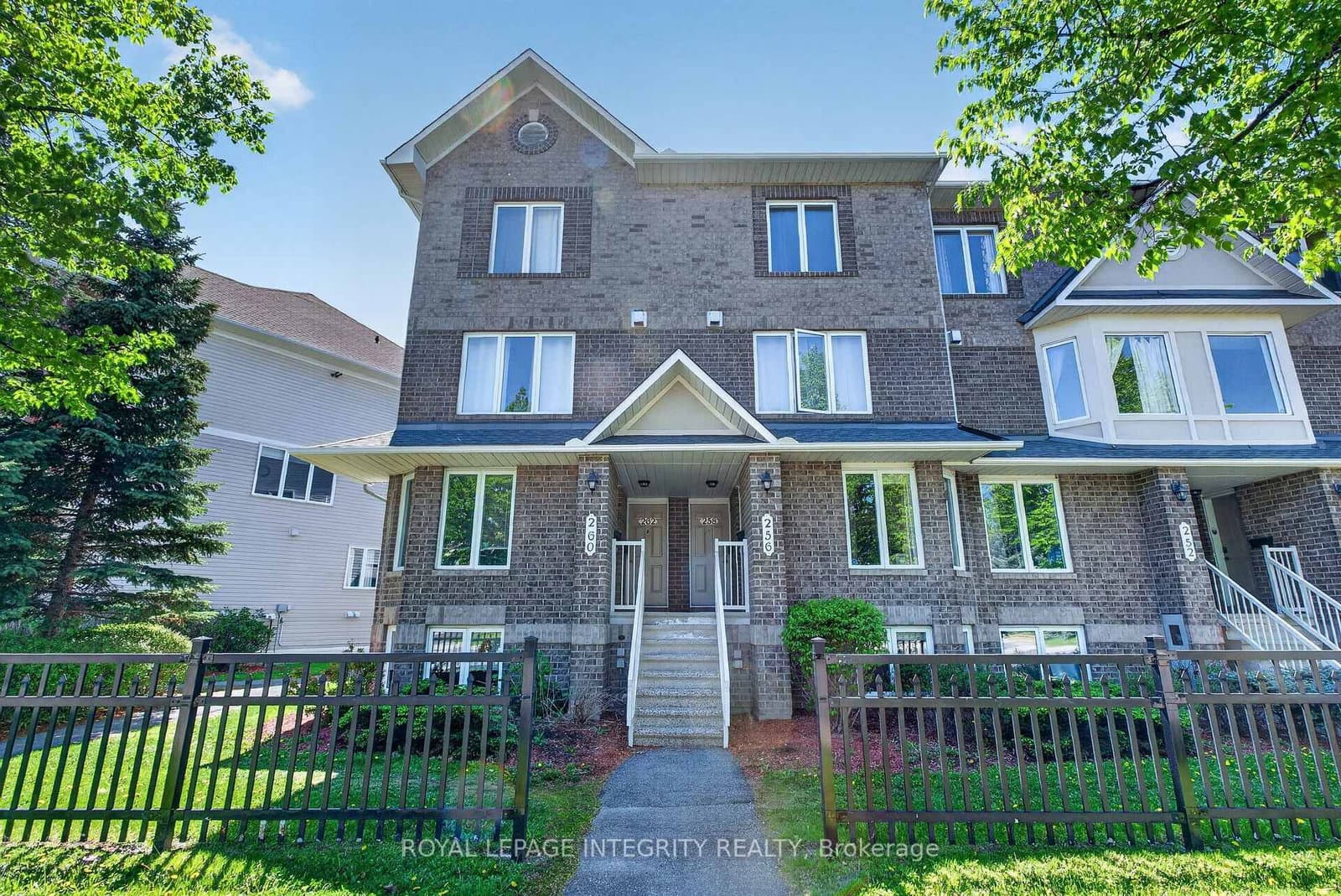 256 Cresthaven Drive, Ottawa, ON