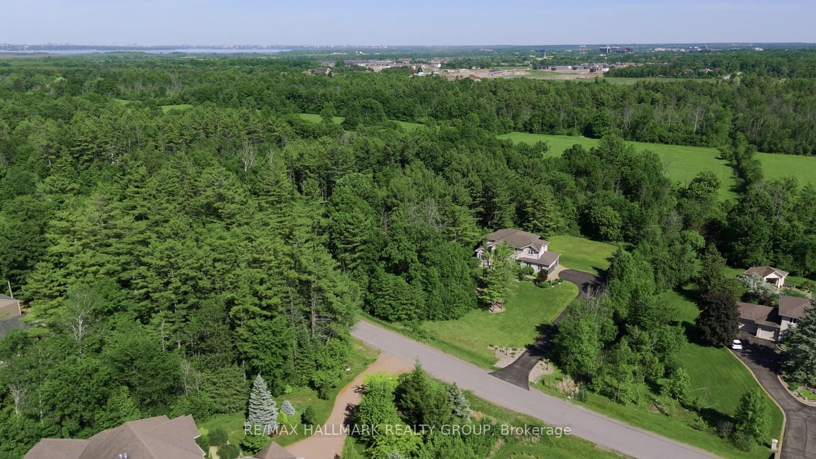 1518 Monaghan Lane, Ottawa, ON — photo 2