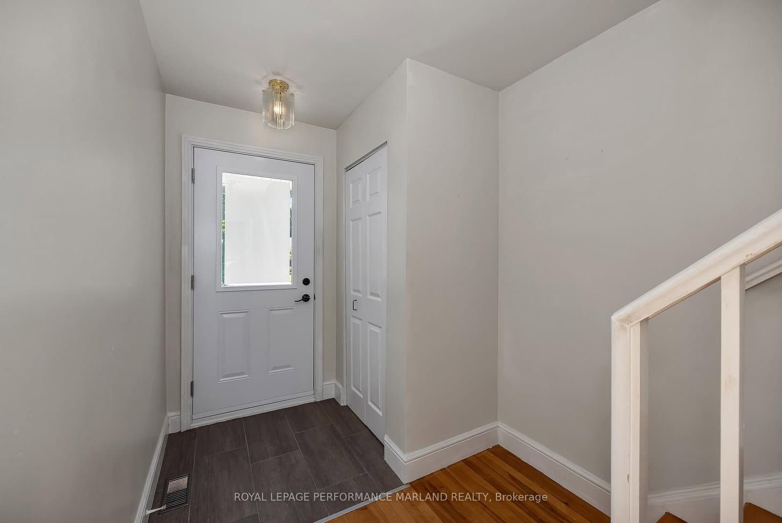 2064 Blossom Drive, Ottawa, ON — photo 2