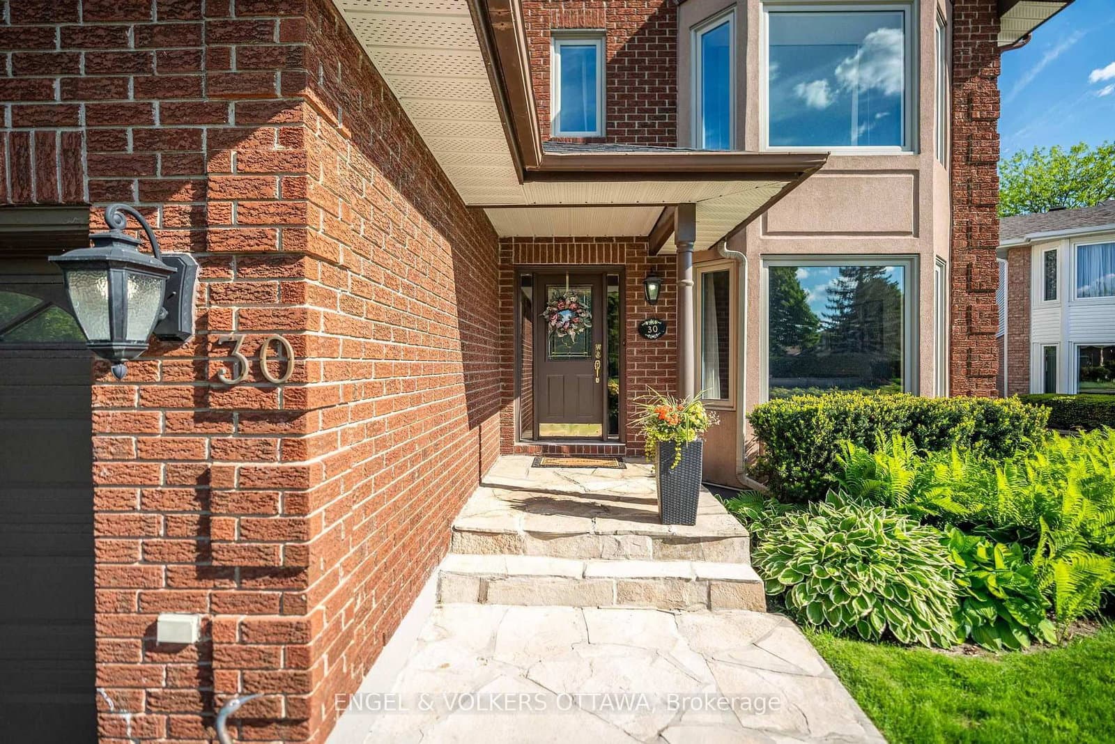 30 Huntings End Avenue, Kanata, ON — photo 2
