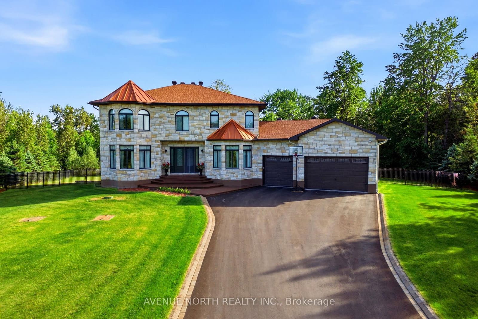 699 Ballycastle Crescent, Ottawa, ON