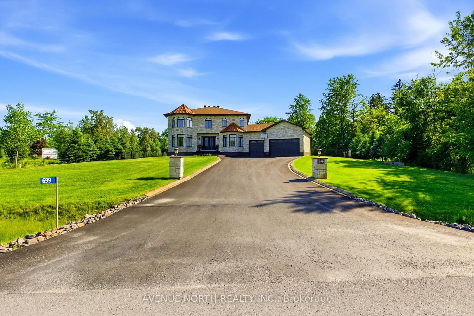 699 Ballycastle Crescent, Ottawa, ON — photo 2