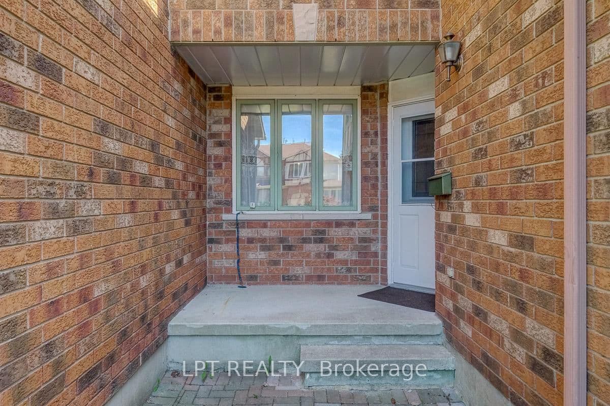 72 Westpointe Crescent, Ottawa, ON — photo 2