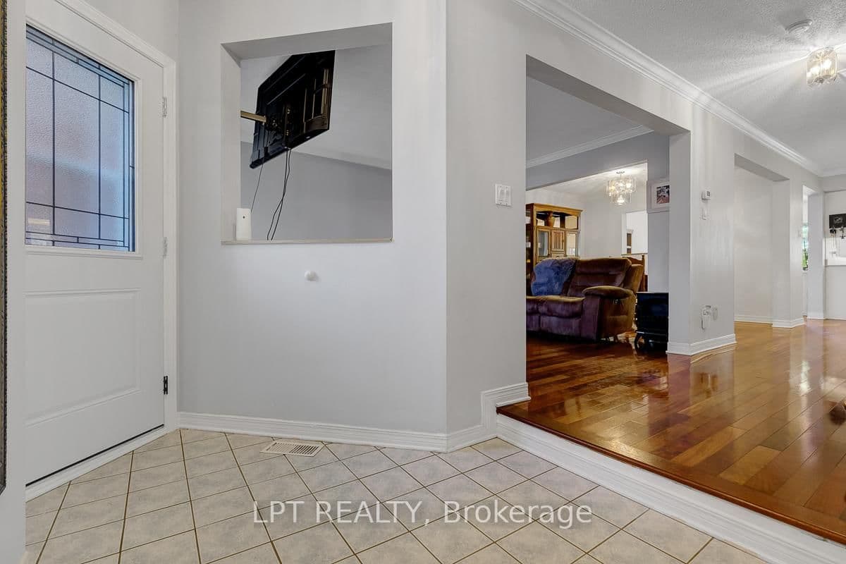 72 Westpointe Crescent, Ottawa, ON — photo 3
