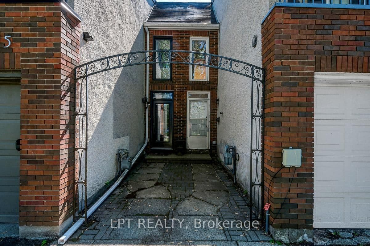 33 Estelle Crescent, Ottawa, ON — photo 3