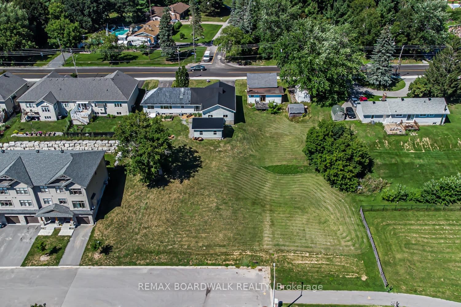 303-307 DONALD B MUNRO Drive, Carp, ON — photo 3