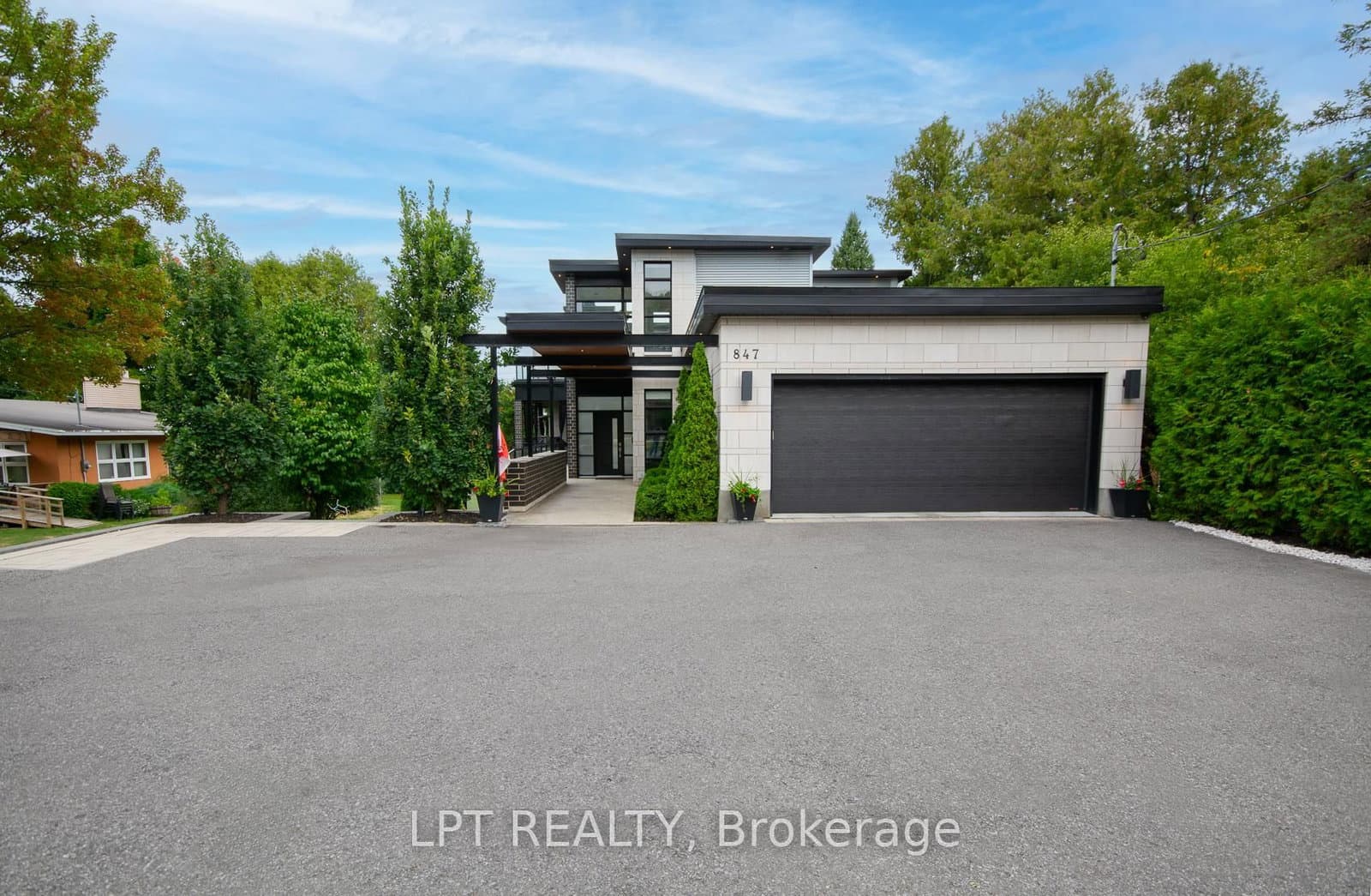 847 Walkley Road, Ottawa, ON — photo 3