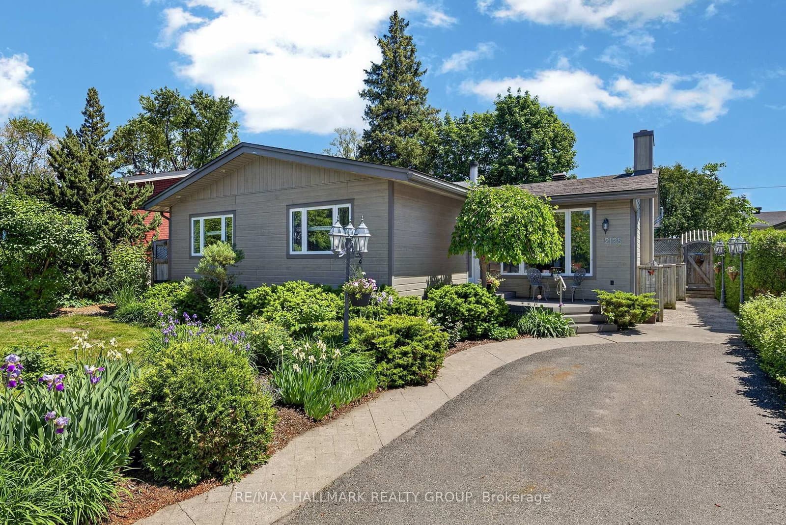 2128 Benjamin Avenue, Ottawa, ON