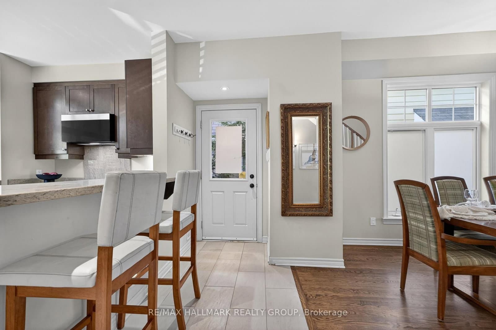 320 Iona Street, Ottawa, ON — photo 2