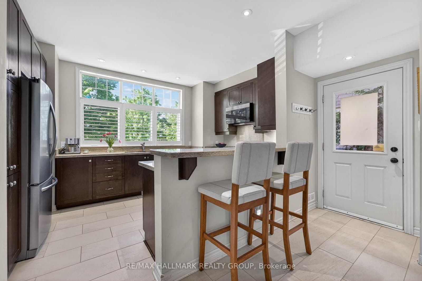 320 Iona Street, Ottawa, ON — photo 3