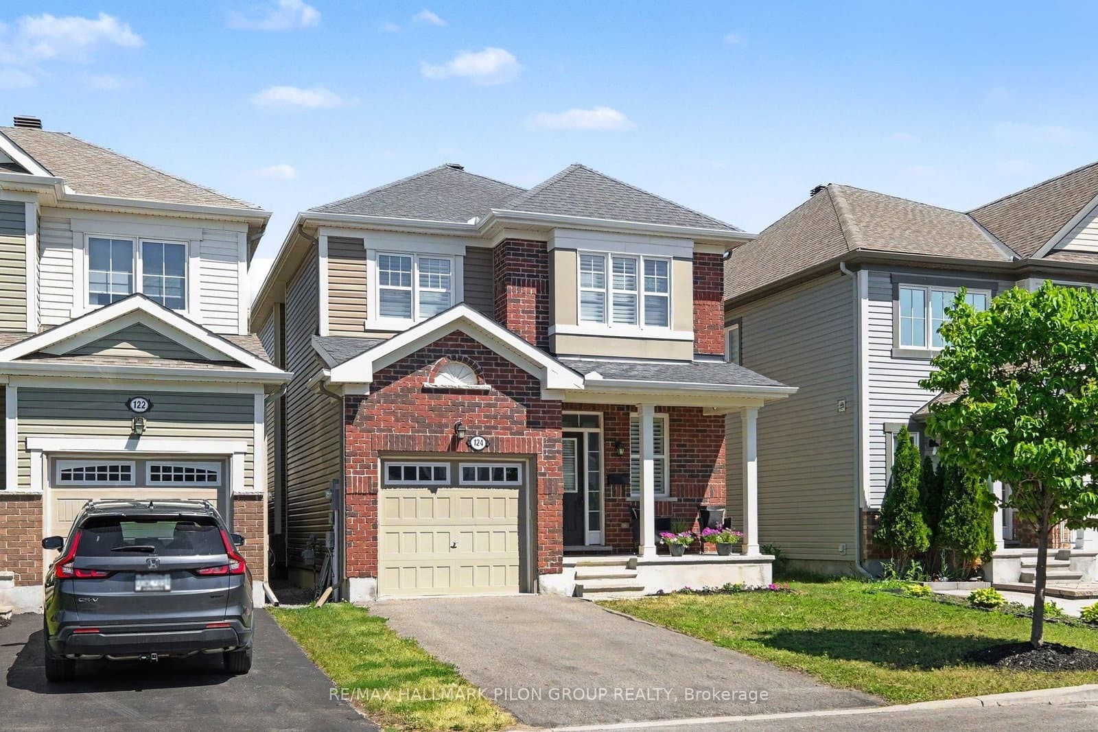 124 Mandalay Street, Ottawa, ON — photo 2