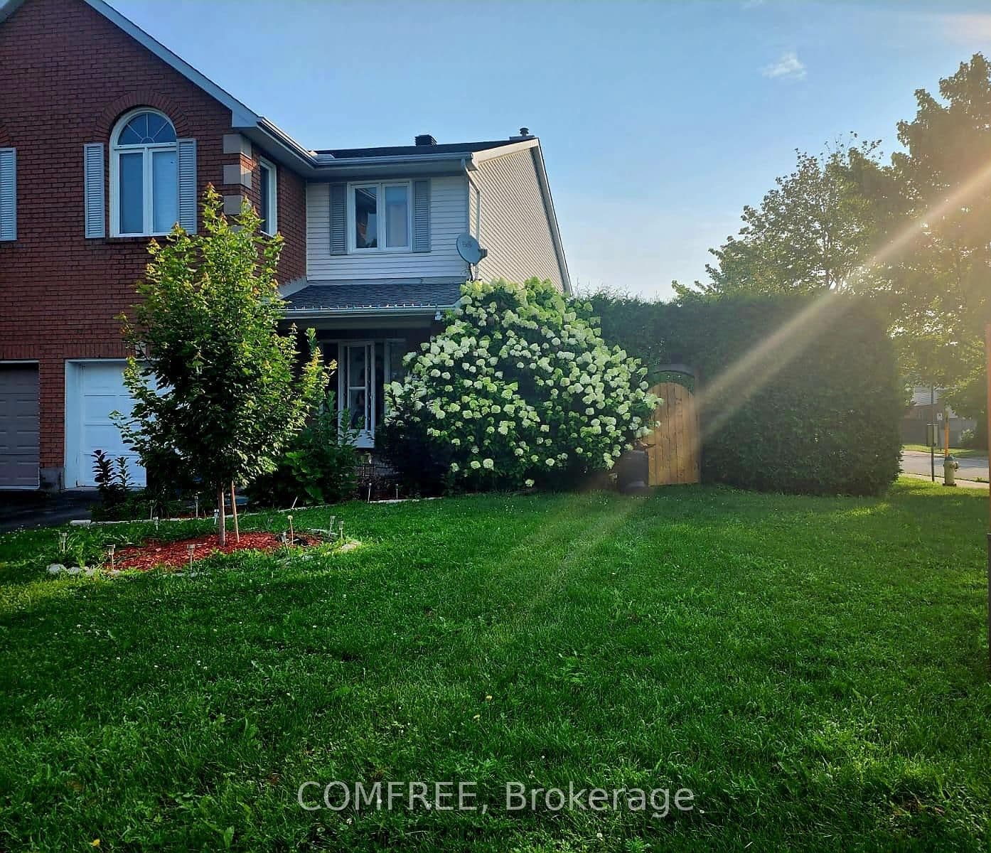 2215 Saturn Crescent, Ottawa, ON