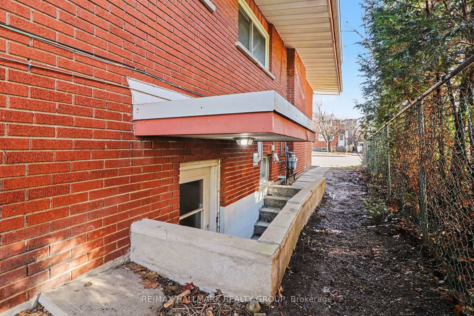 2 - 303 Lavergne Street, Ottawa, ON — photo 2
