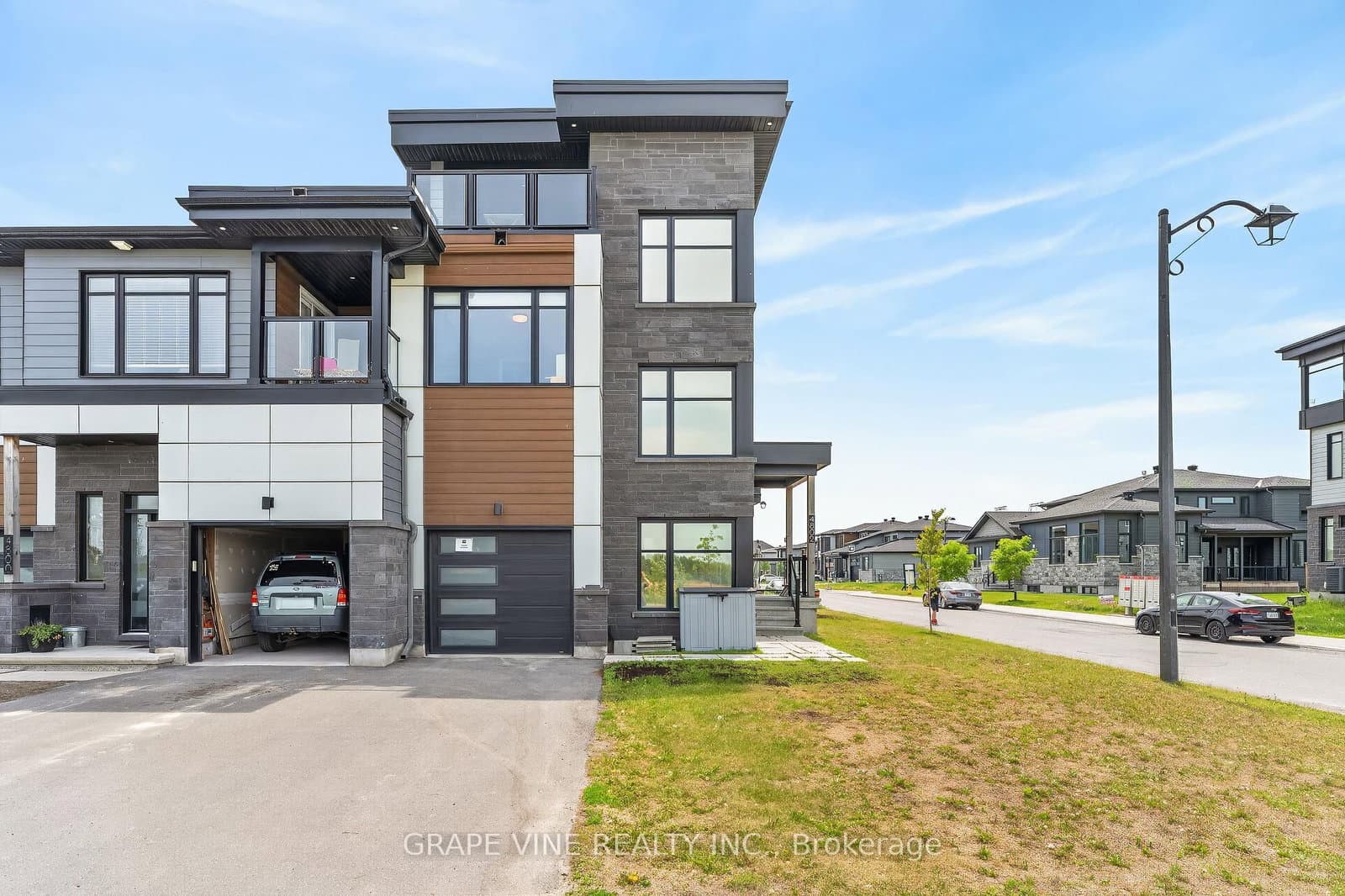 4802 Abbott Street, Ottawa, ON — photo 2