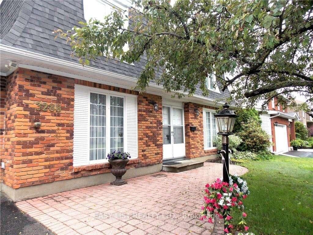 3288 Clearwater Crescent, Ottawa, ON