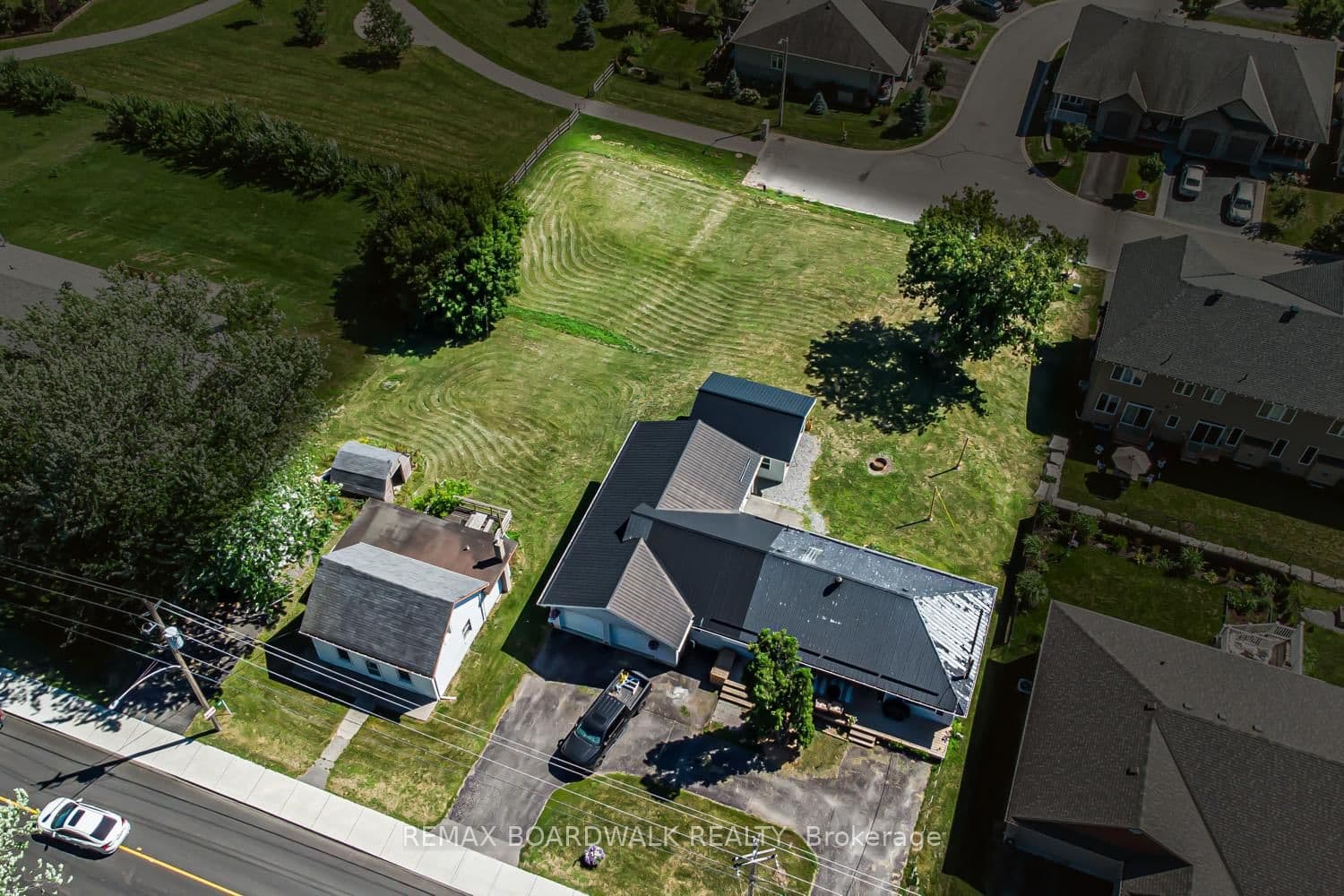 303-307 DONALD B MUNRO Drive, Carp, ON
