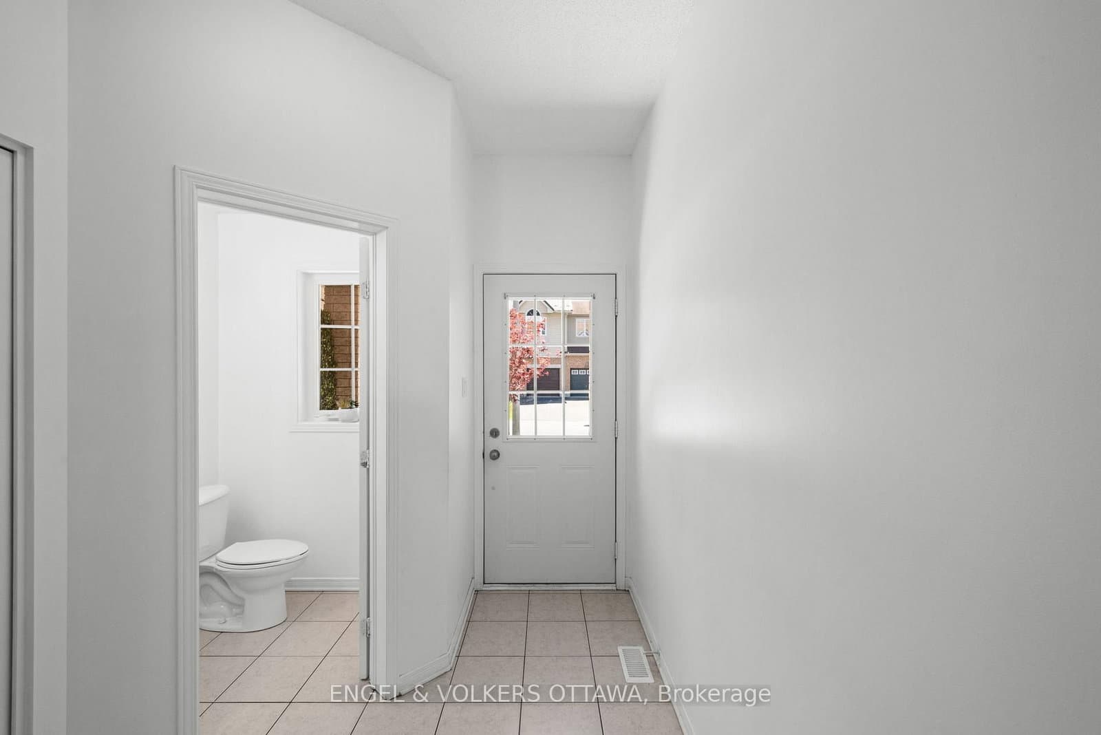 212 Macoun Circle, Ottawa, ON — photo 2