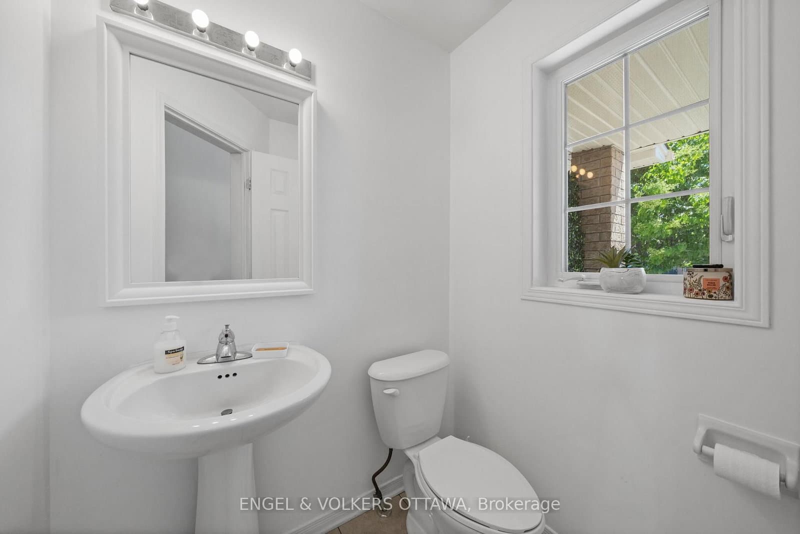 212 Macoun Circle, Ottawa, ON — photo 3