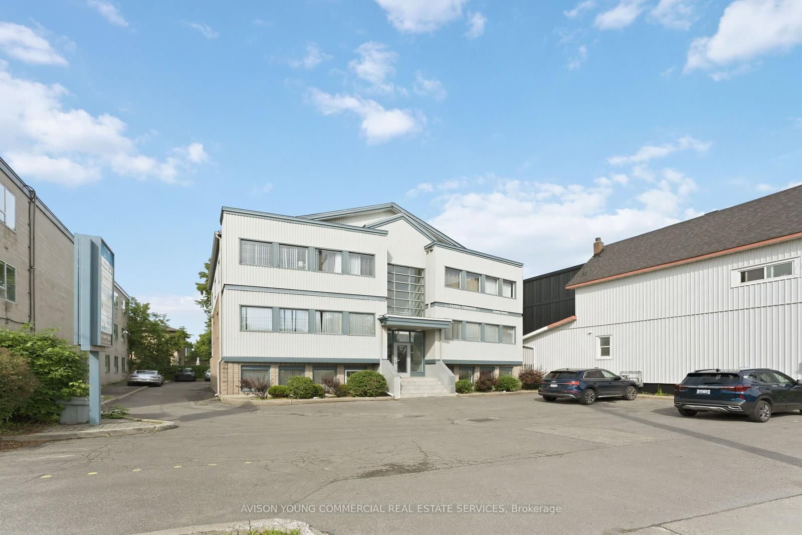 301 - 370 Churchill Avenue, Ottawa, ON