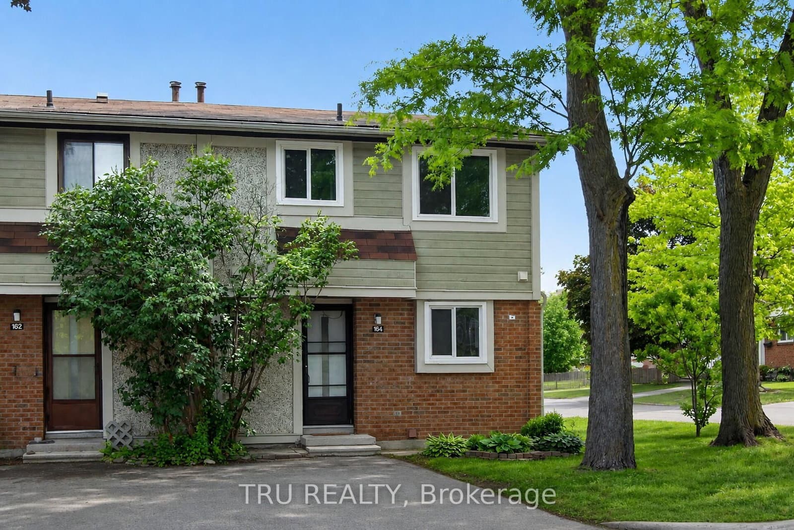 16-164 BARROW Crescent, Ottawa, ON