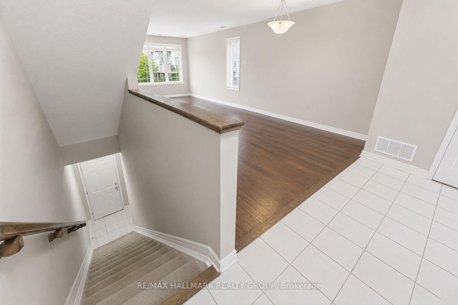 670 Danaca Private, Ottawa, ON — photo 2