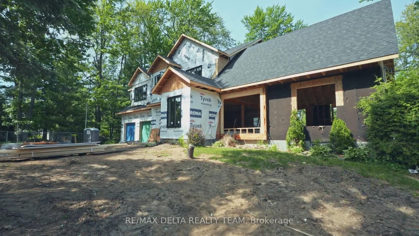 8 Pineglen Crescent, Ottawa, ON