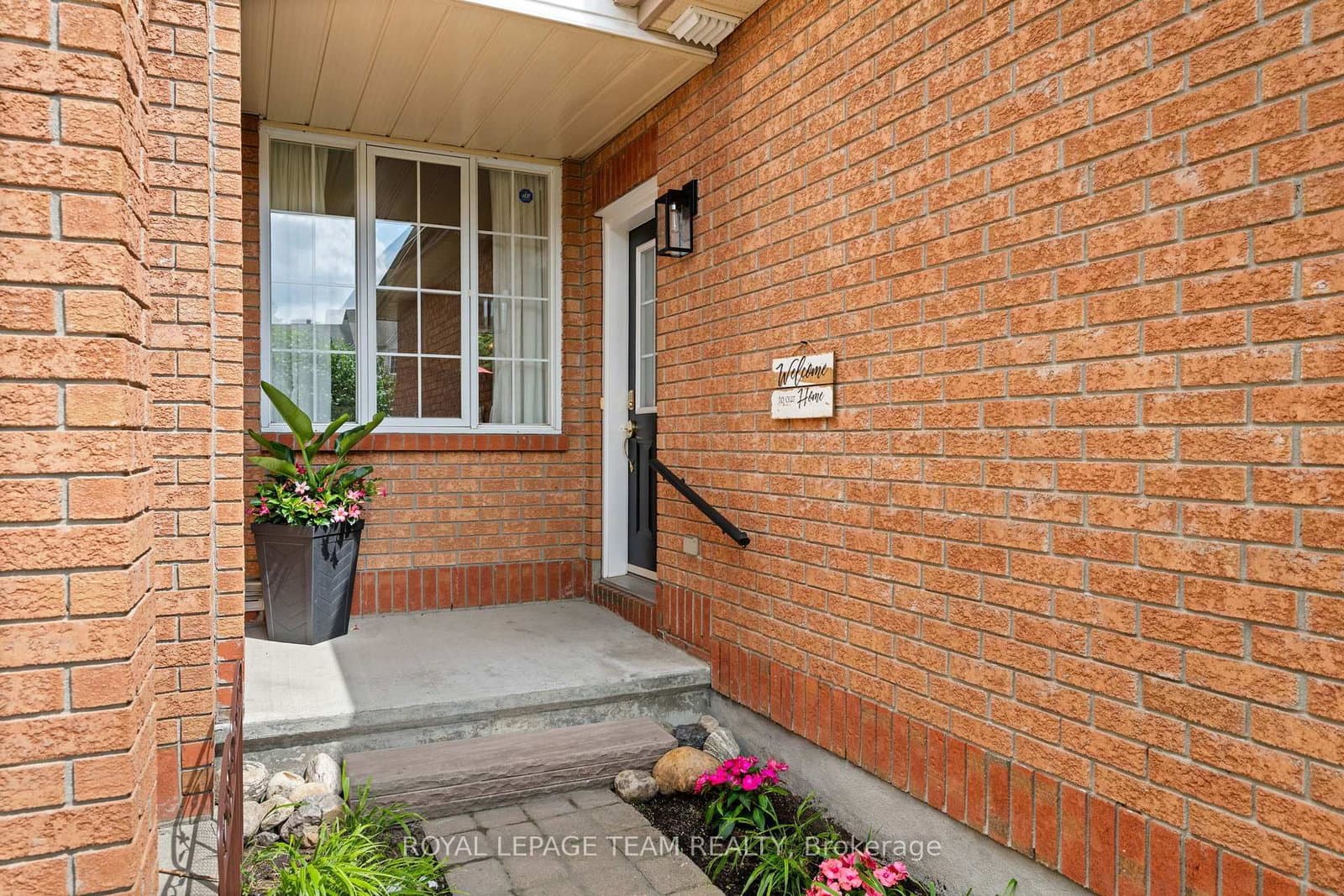 6 Folison Street, Ottawa, ON — photo 2