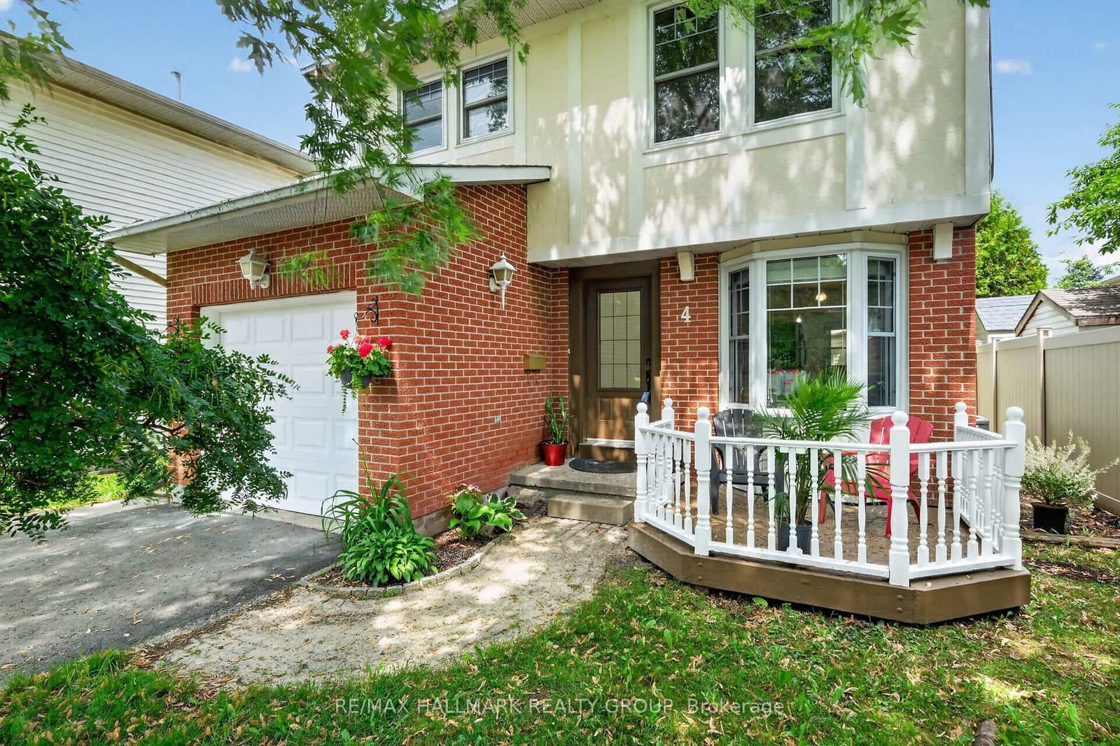 4 Gowrie Drive, Ottawa, ON — photo 2